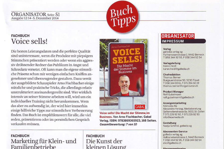 Seite aus einer deutschen Zeitschrift mit einem Artikel mit dem Titel „Stimme verkauft!“, einem eingefügten Buchcoverbild und einer Seitenleiste mit dem Titel „Buchtipp“, in der verschiedene Buchempfehlungen aufgelistet sind.