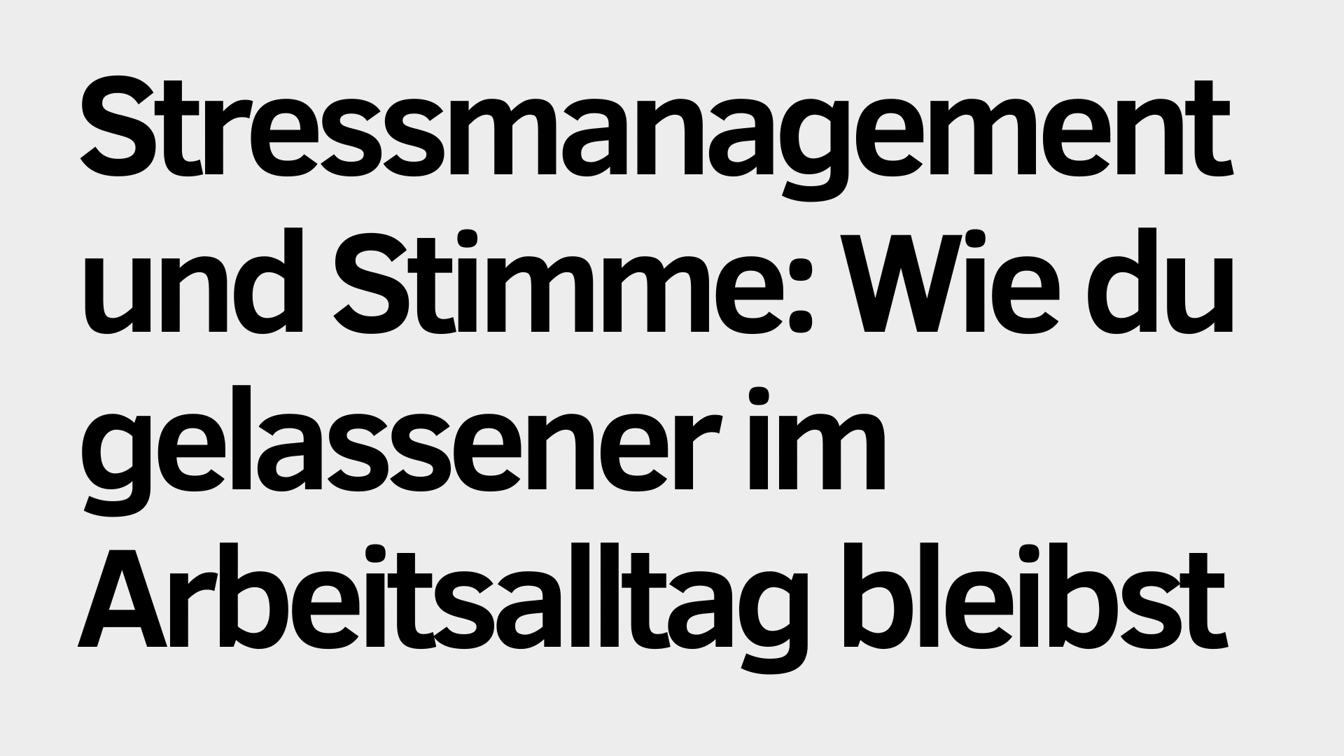 Schwarzer deutscher Text auf hellgrauem Hintergrund lautet: "Stressmanagement und Stimme: Wie du im Arbeitsalltag gelassener bleibst.