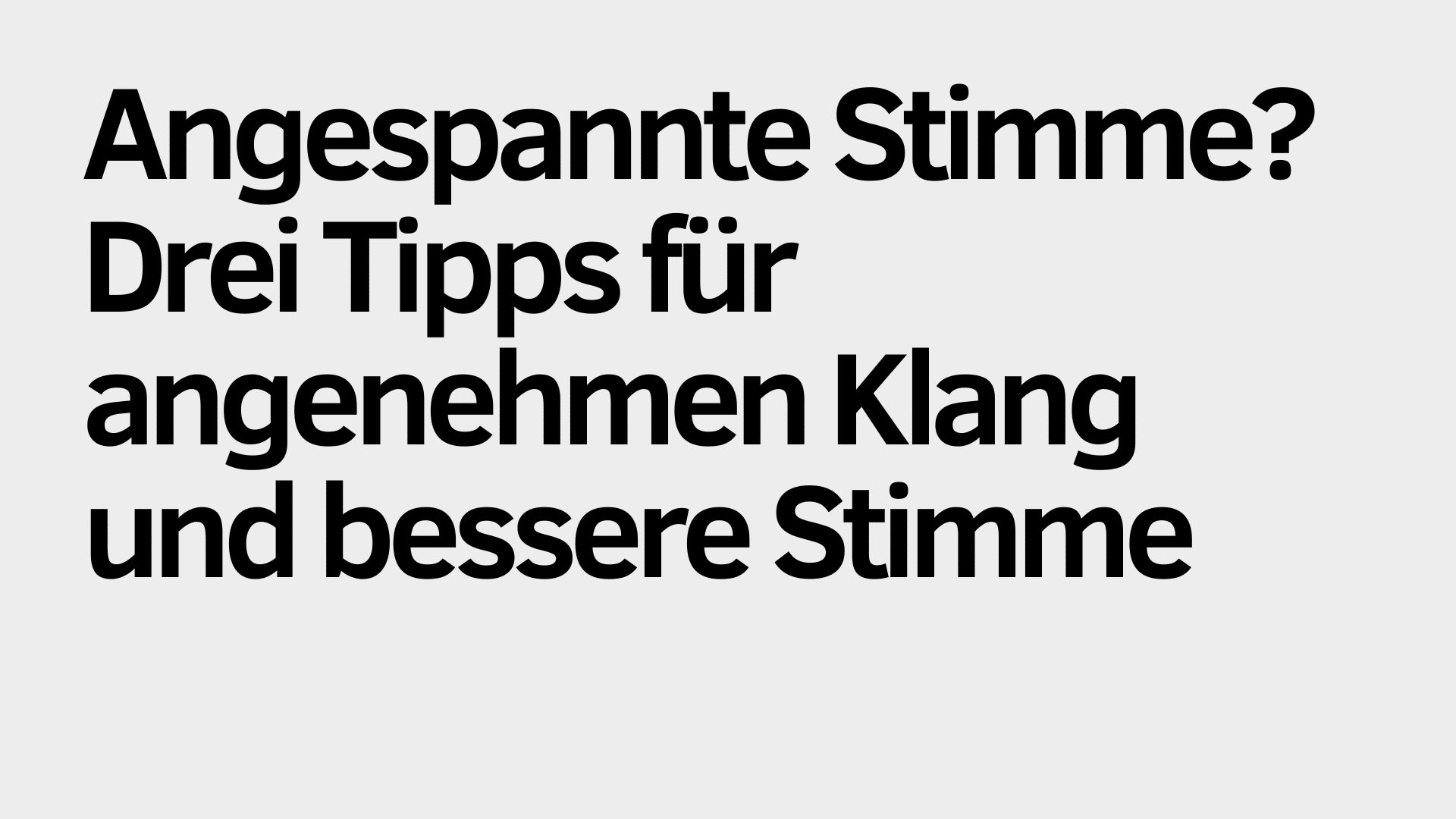 Text auf Deutsch: „Angespannte Stimme? Drei Tipps für einen angenehmeren Klang und eine bessere Stimme“ in fetten schwarzen Buchstaben auf hellgrauem Hintergrund.